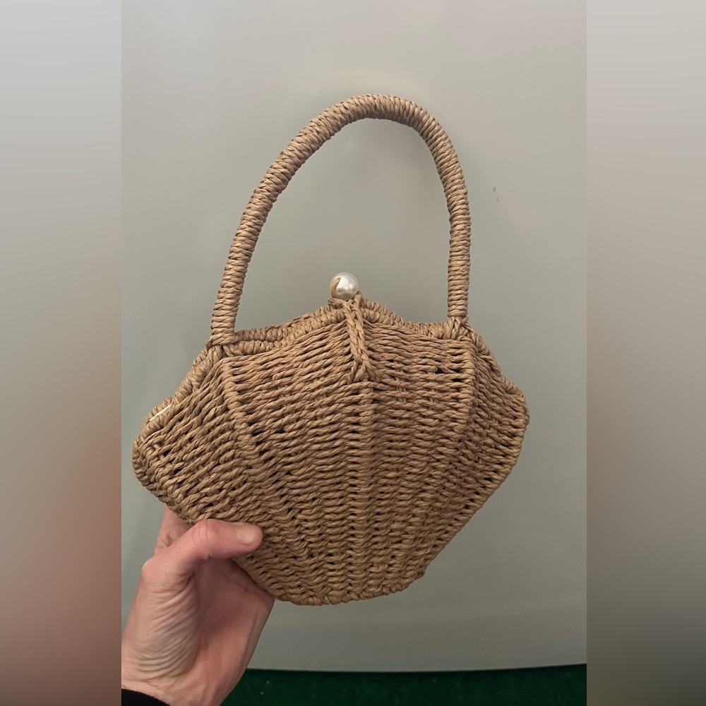 Brand new shell bag with pearl